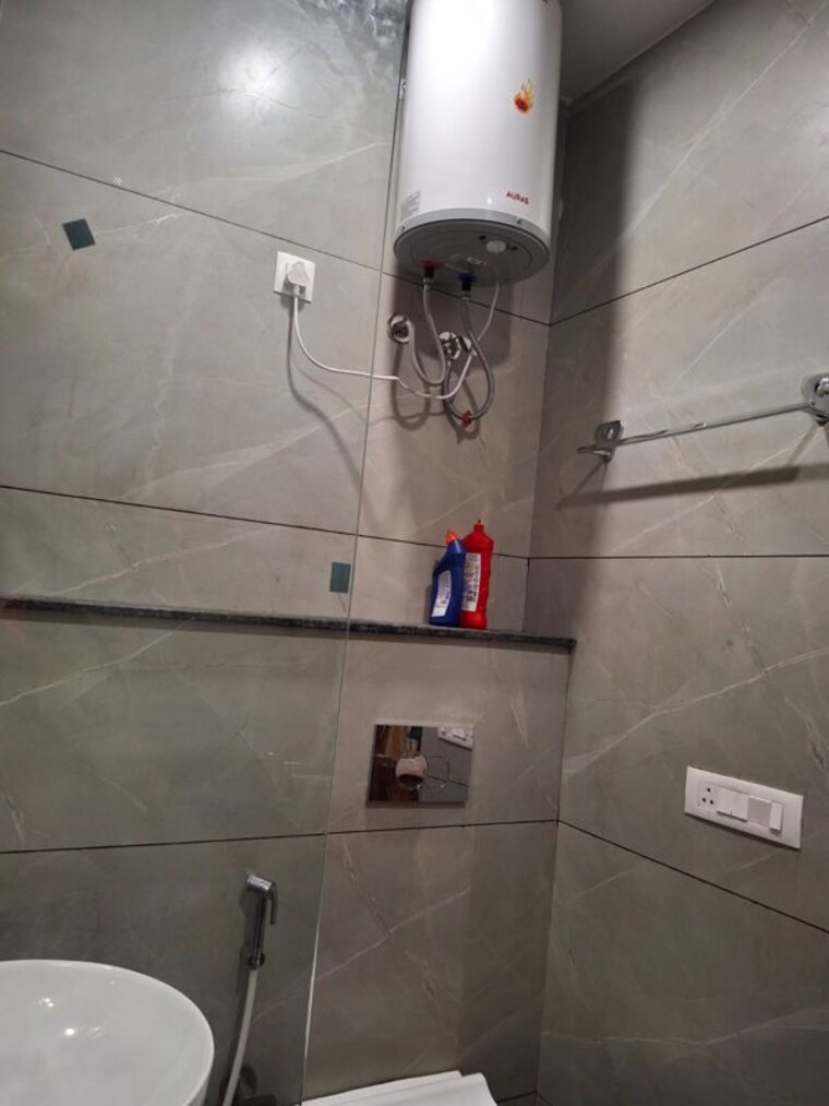 Bathroom, sector 20 3 Bedroom 2000 Sq.Ft. Builder Floor In Sector 20 Chandigarh 10331912