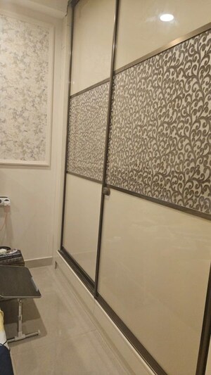 Room in 2.5 BHK Apartment at Bhartiya City Nikoo Homes II, Thanisandra Main Road – for Rent