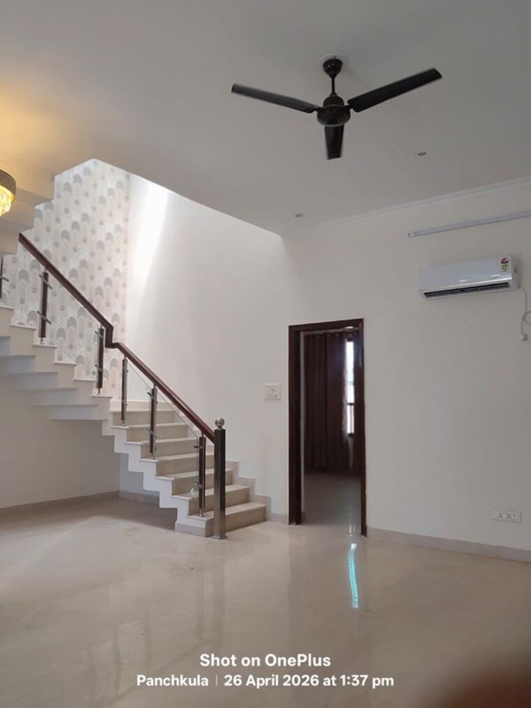 Room, sector 24 4 Bedroom 250 Sq.Yd. Independent House In Sector 24 Panchkula 10331934