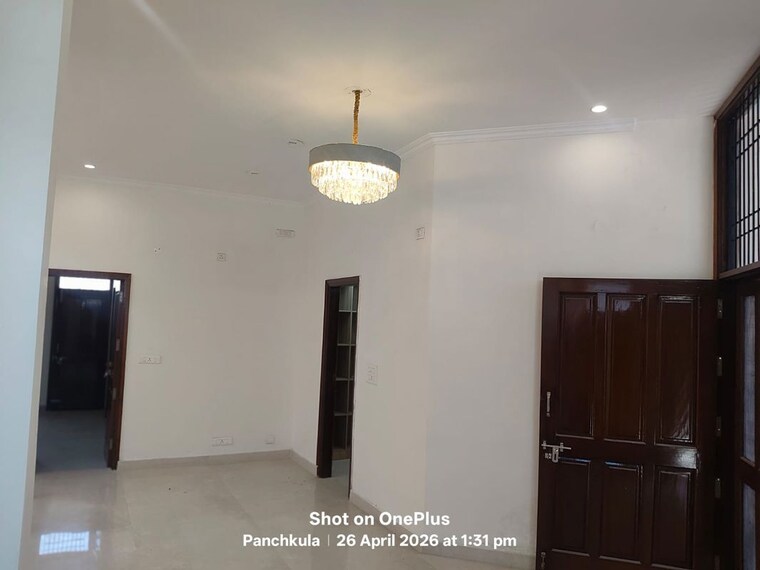 Room, sector 24 5 Bedroom 250 Sq.Yd. Independent House In Sector 24 Panchkula 10331939