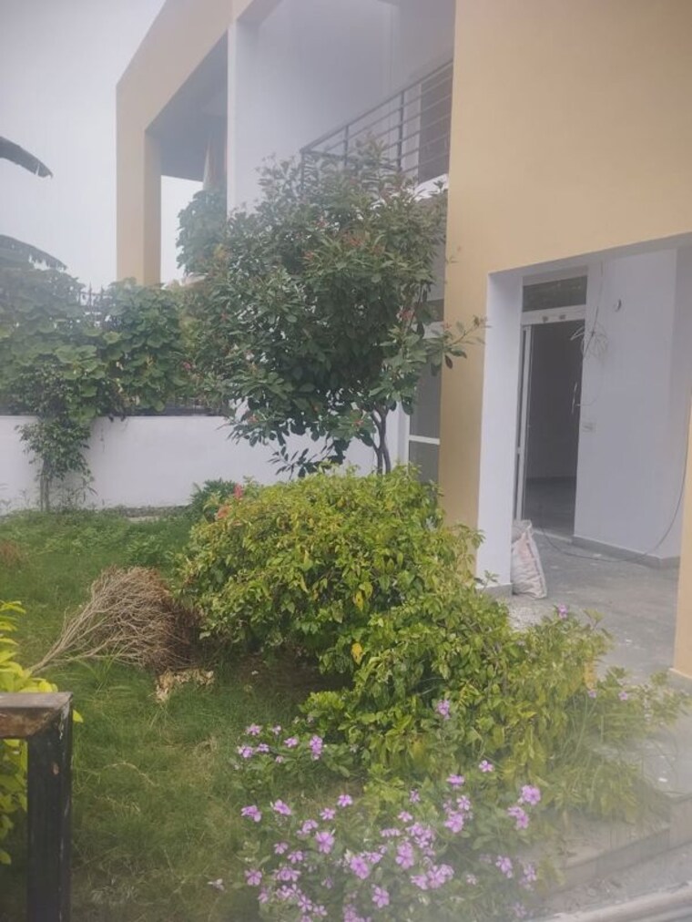 Garden, bptp-parklands-villa 3 Bedroom 225 Sq.Yd. Villa In Sector 88 Faridabad 10331944