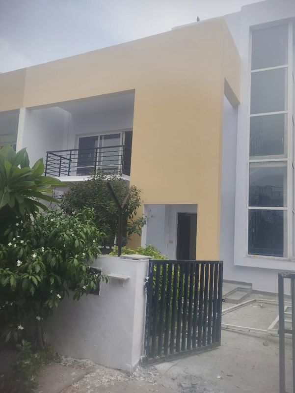 3 BHK + Pooja Room 225 Sq.Yd. Villa in BPTP Parklands Villa