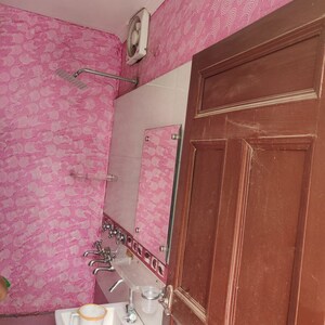Bathroom in 1 BHK Builder Floor at Sector 27 – for Rent