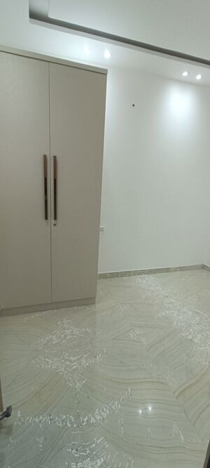 Room in 1 BHK Builder Floor at Rohini Sector 8 – for Sale