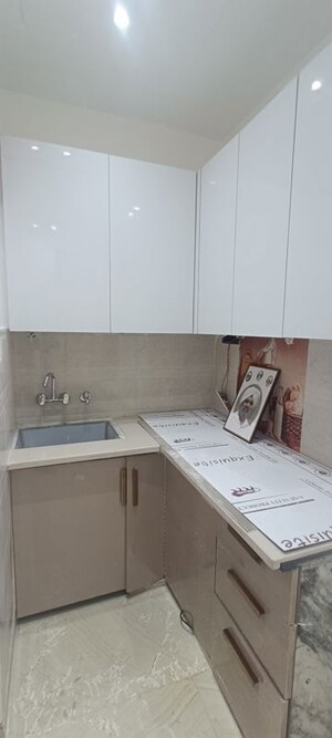 Team Area in 1 BHK Builder Floor at Rohini Sector 8 – for Sale