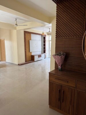 Room in 3 BHK Apartment at Trishla City, Patiala Road – for Rent