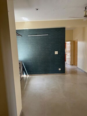 Room in 3 BHK Apartment at Trishla City, Patiala Road – for Rent