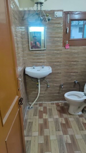 Bathroom in 1 BHK Builder Floor at Sector 23 – for Rent