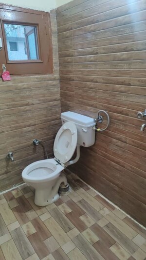 Bathroom in 1 BHK Builder Floor at Sector 23 – for Rent