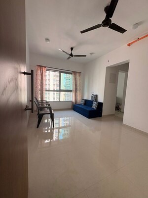 Room in 2 BHK Apartment at Kalpataru Immensa B, Kolshet Road – for Rent