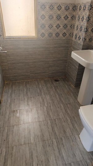 Bathroom in 3 BHK Apartment at Samiah Melrose Square, Vrindavan Yojna – for Sale