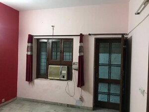 Room in 2 BHK Independent House at Sector 17 – for Rent