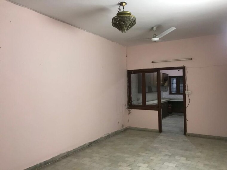 Room, sector 17 2 Bedroom 1200 Sq.Ft. Independent House In Sector 17 Gurgaon 10332028