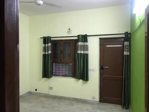 Room in 2 BHK Independent House at Sector 17 – for Rent