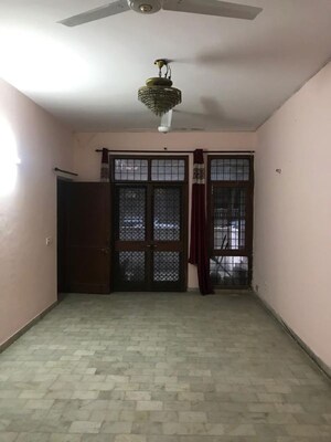 2 BHK Independent House For Rent in Sector 17