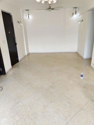 Room in 4 BHK Apartment at Eros Kenwood Tower, Sector 39 – for Rent