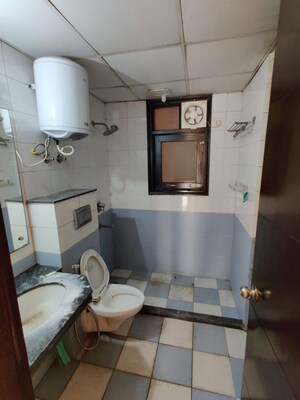 Bathroom in 4 BHK Apartment at Eros Kenwood Tower, Sector 39 – for Rent