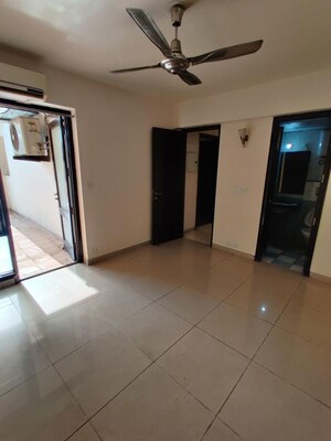 Room in 4 BHK Apartment at Eros Kenwood Tower, Sector 39 – for Rent