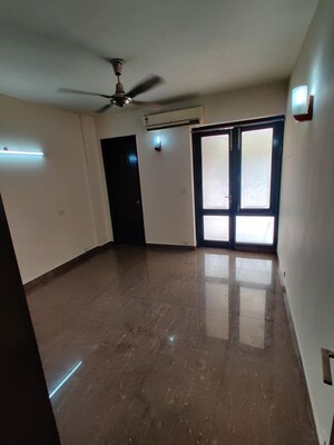 Room in 4 BHK Apartment at Eros Kenwood Tower, Sector 39 – for Rent