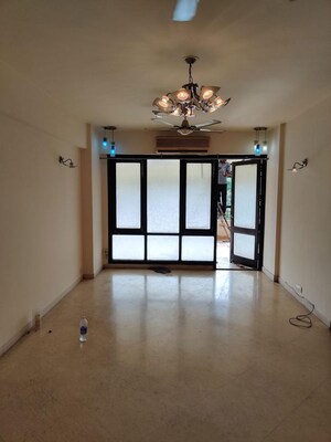 Room in 4 BHK Apartment at Eros Kenwood Tower, Sector 39 – for Rent