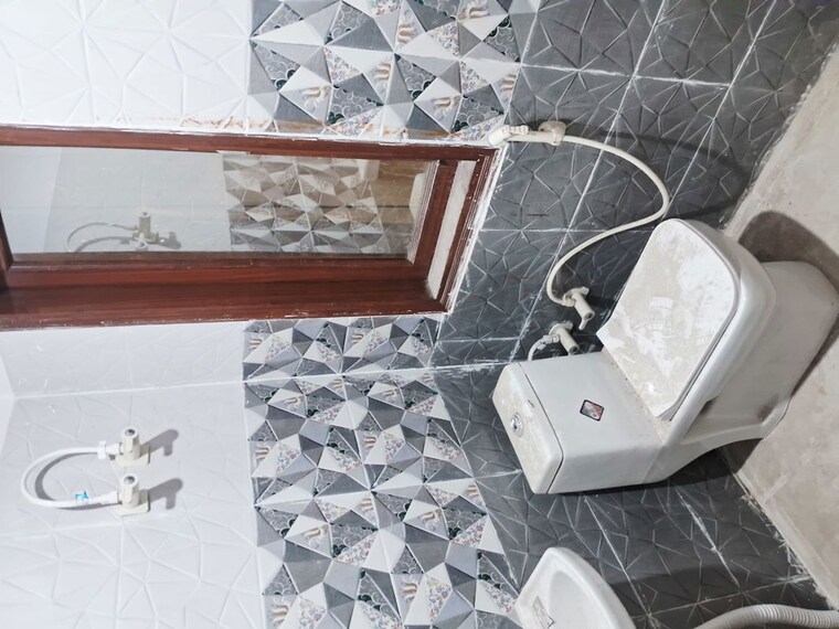 Bathroom, baraula 1 Bedroom 45 Sq.Yd. Builder Floor In Baraula Noida 10332051