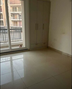 Room in 3 BHK Apartment at Maxxus Elanza, International Airport Road – for Rent