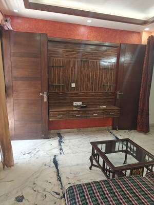 Furnished Amenities in 3 BHK Builder Floor at Malviya Nagar – for Rent