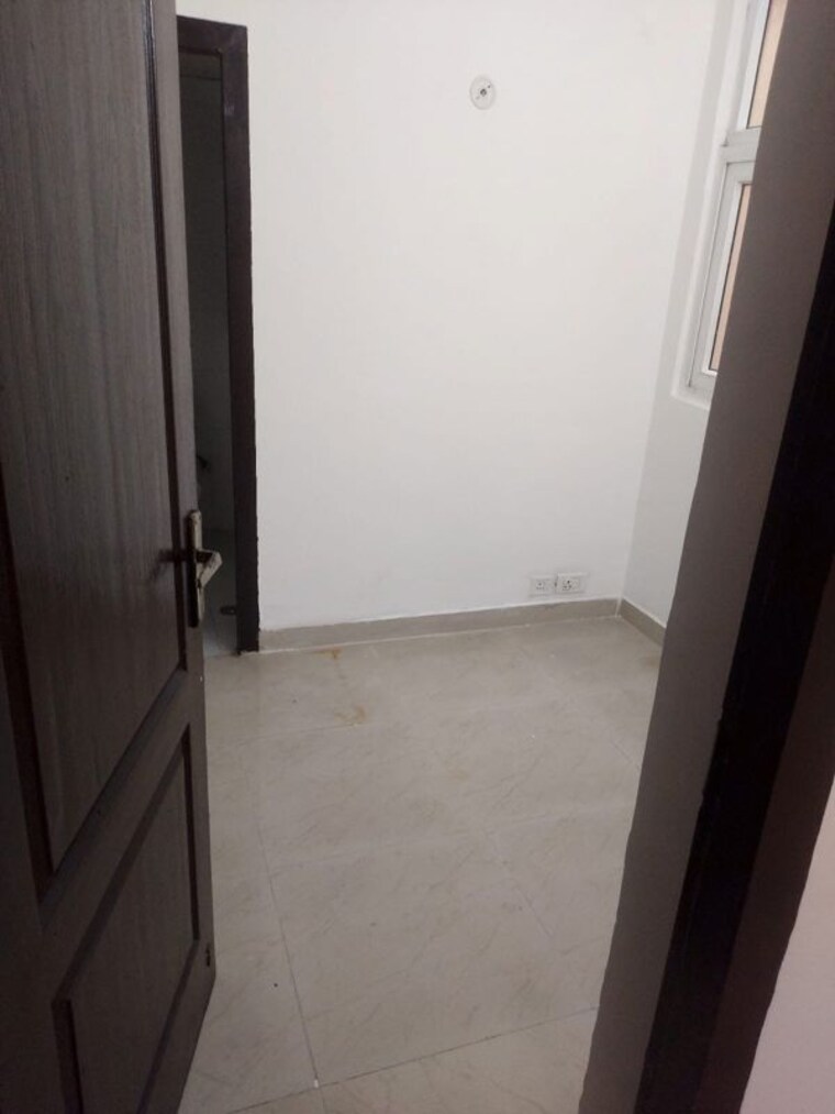 Room, amrapali-zodiac 3.5 Bedroom 1550 Sq.Ft. Apartment In Sector 120 Noida 10332106