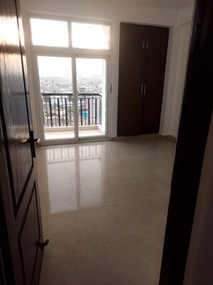 Room in 3.5 BHK Apartment at Amrapali Zodiac, Sector 120 – for Sale