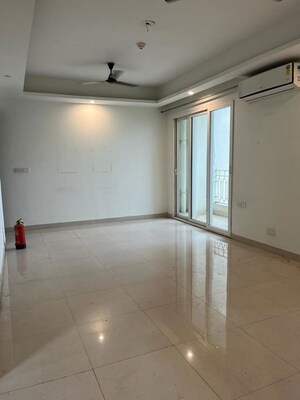 Room in 2.5 BHK Apartment at Mahagun Mirabella, Sector 79 – for Rent