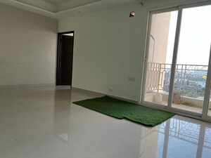 Room in 2.5 BHK Apartment at Mahagun Mirabella, Sector 79 – for Rent