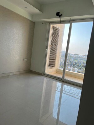 Room in 2.5 BHK Apartment at Mahagun Mirabella, Sector 79 – for Rent