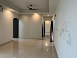 Room in 2.5 BHK Apartment at Mahagun Mirabella, Sector 79 – for Rent