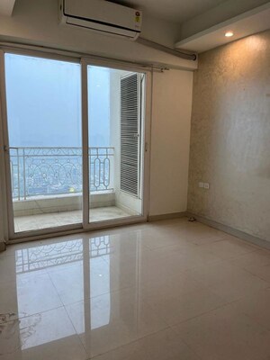 Room in 2.5 BHK Apartment at Mahagun Mirabella, Sector 79 – for Rent