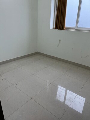 Room in 2.5 BHK Apartment at Mahagun Mirabella, Sector 79 – for Rent