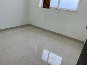 Room in 2.5 BHK Apartment at Mahagun Mirabella, Sector 79 – for Rent