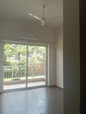 Room in 3.5 BHK Apartment at The Center Court Prime, Sector 88a – for Rent