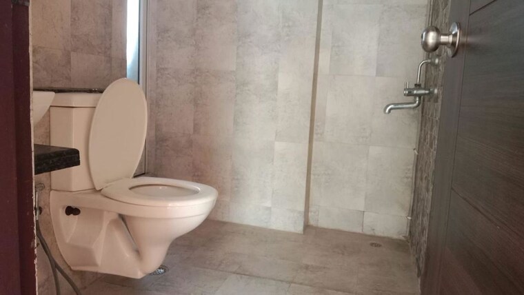 Bathroom, mahagun-mirabella 3 Bedroom 1730 Sq.Ft. Apartment In Sector 79 Noida 10332156