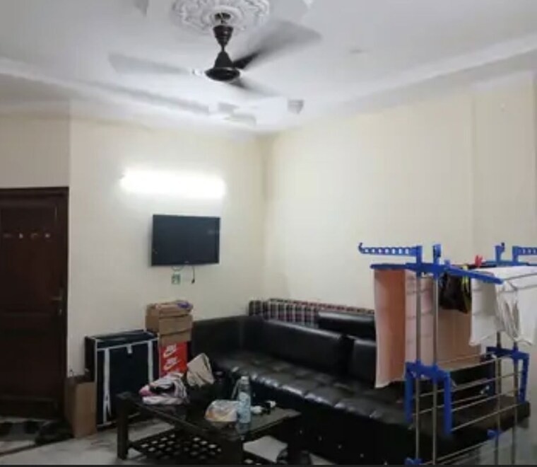 Living Room, sector 9 4 Bedroom 350 Sq.Yd. Builder Floor In Sector 9 Faridabad 10332217