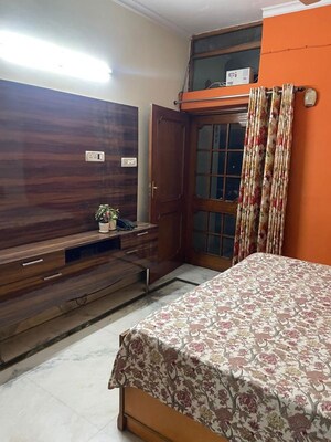Bedroom in 3 BHK Builder Floor at Sector 38 – for Rent
