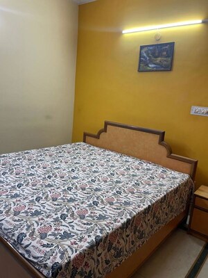 Bedroom in 3 BHK Builder Floor at Sector 38 – for Rent