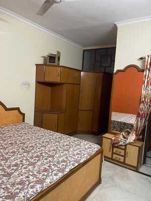 Bedroom in 3 BHK Builder Floor at Sector 38 – for Rent