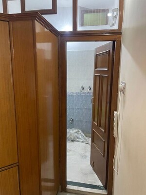 Building Lobby in 3 BHK Builder Floor at Sector 38 – for Rent