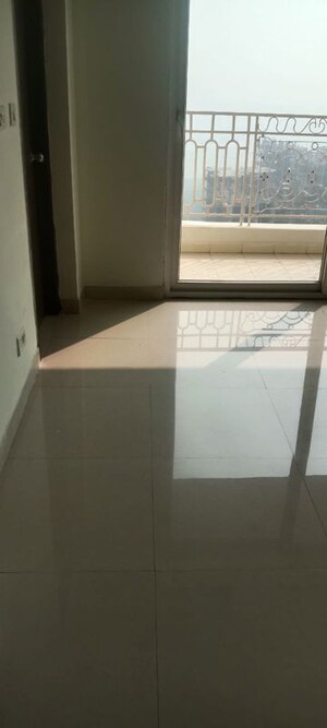 Room in 3 BHK Apartment at Mahagun Mirabella, Sector 79 – for Rent