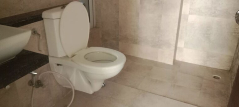 Bathroom, mahagun-mirabella 3 Bedroom 1730 Sq.Ft. Apartment In Sector 79 Noida 10332221