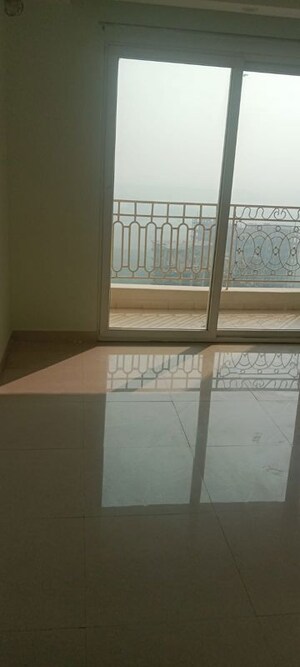 Room in 3 BHK Apartment at Mahagun Mirabella, Sector 79 – for Rent