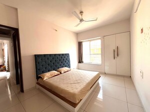 Bedroom in 3 BHK Apartment at Tain Square, Wanwadi – for Rent
