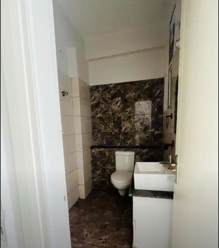 Bathroom, sbp-gateway-of-dreams 3 Bedroom 1500 Sq.Ft. Apartment In Dhakoli Zirakpur 10332245