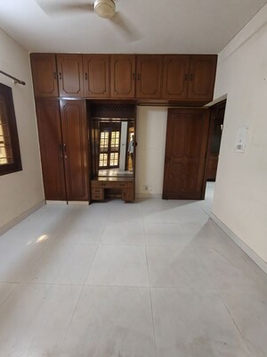 Room in 3 BHK Apartment at Vasant Kunj – for Rent