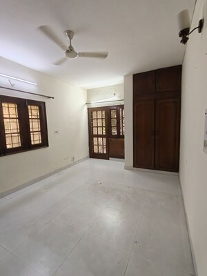 Room in 3 BHK Apartment at Vasant Kunj – for Rent